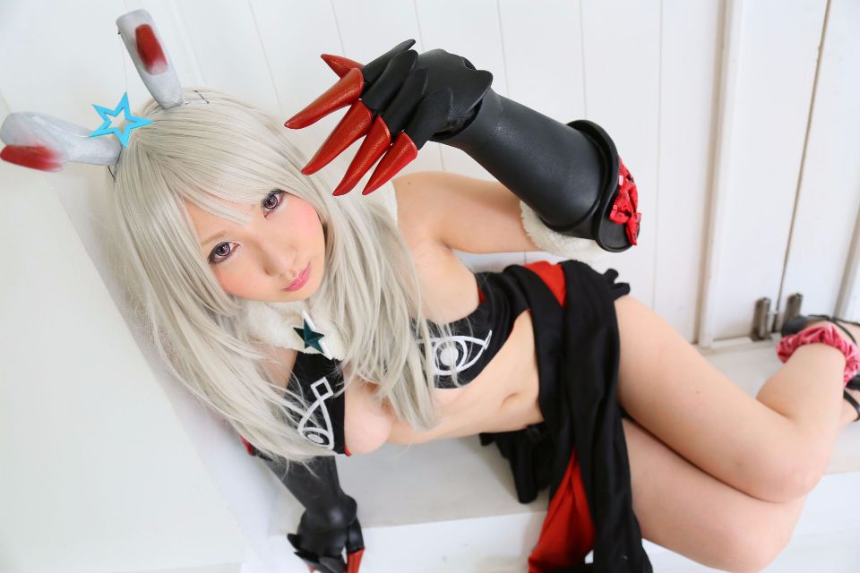 Cô gái trẻ chinh phục ""