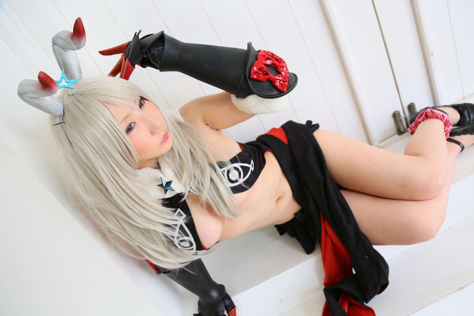 Cô gái trẻ chinh phục ""