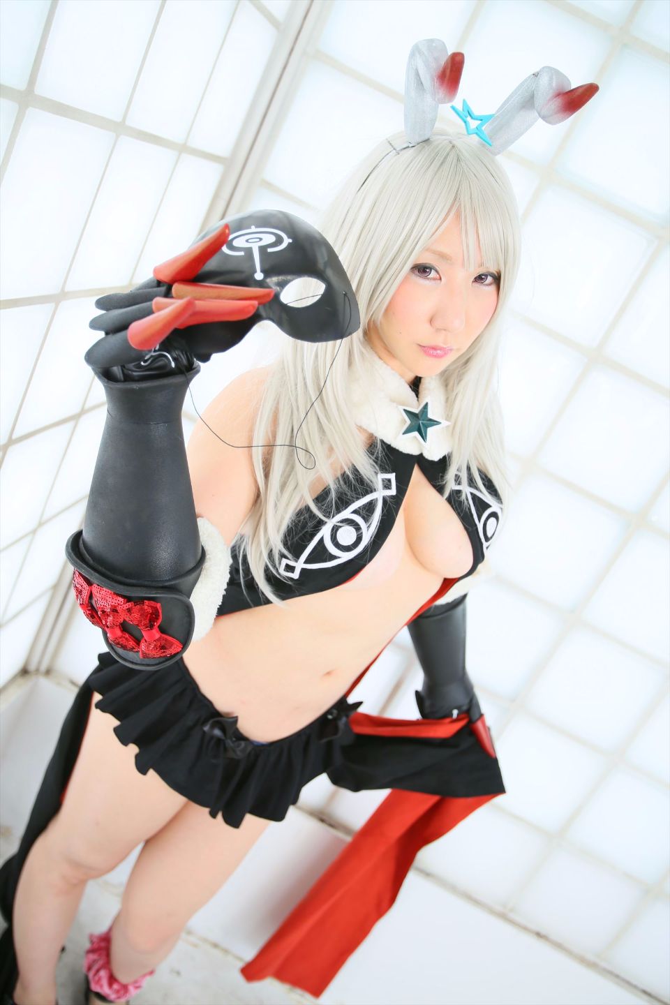 Cô gái trẻ chinh phục ""