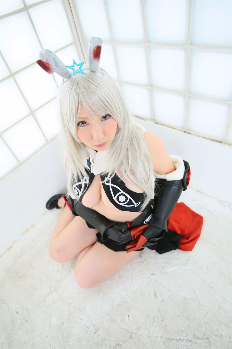 Cô gái trẻ chinh phục ""