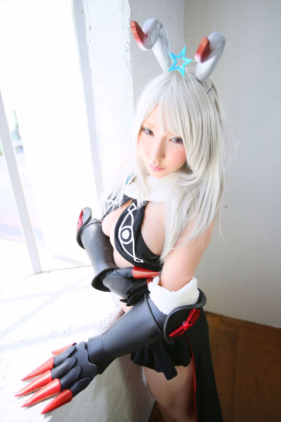 Cô gái trẻ chinh phục ""