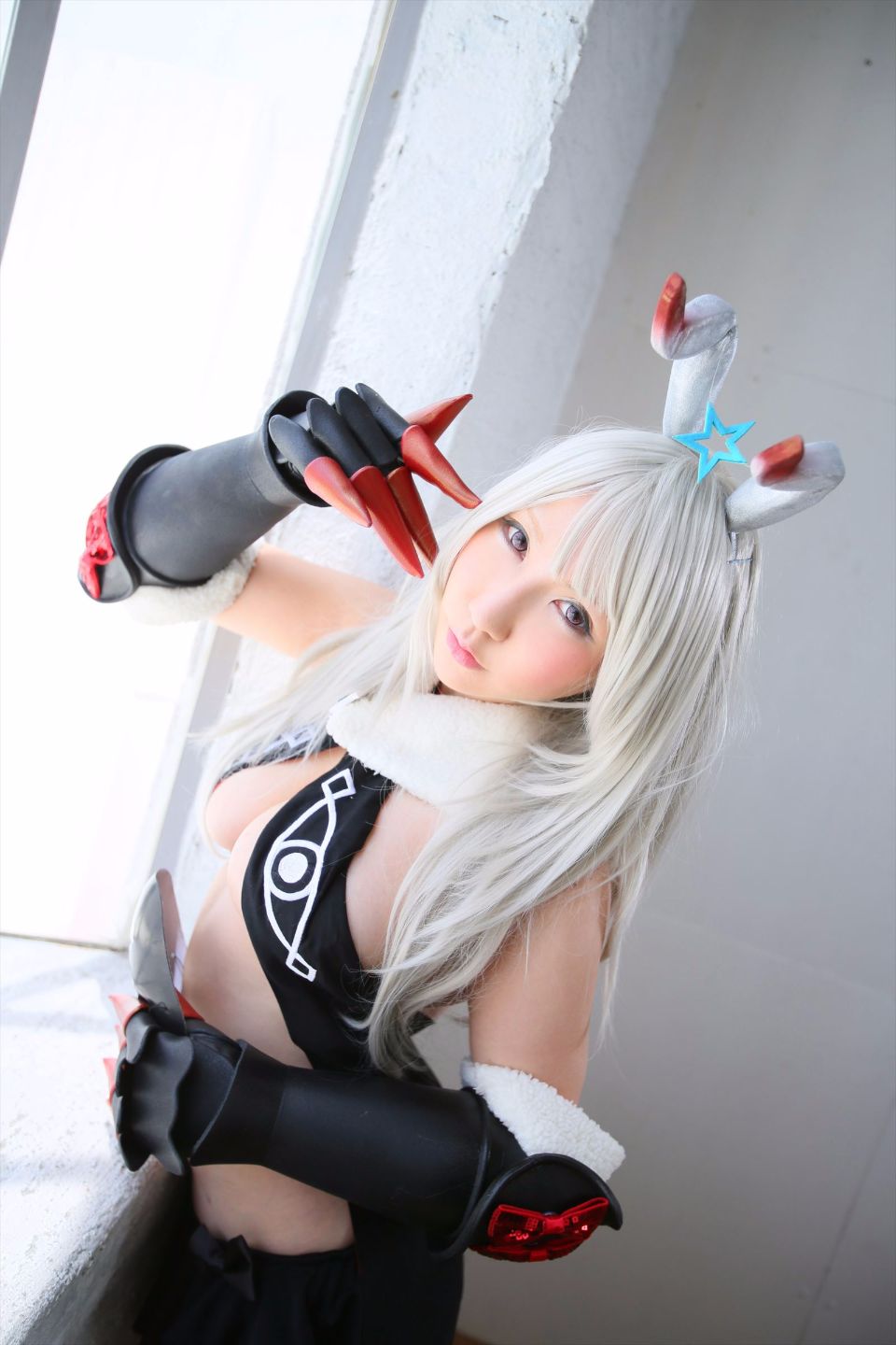 Cô gái trẻ chinh phục ""