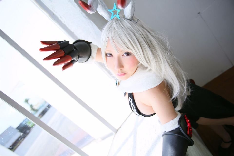 Cô gái trẻ chinh phục ""