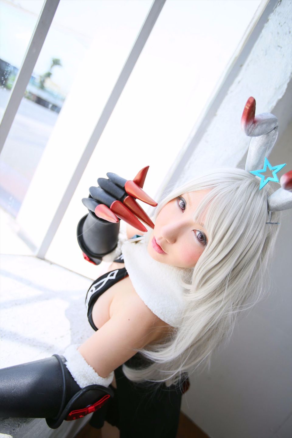 Cô gái trẻ chinh phục ""