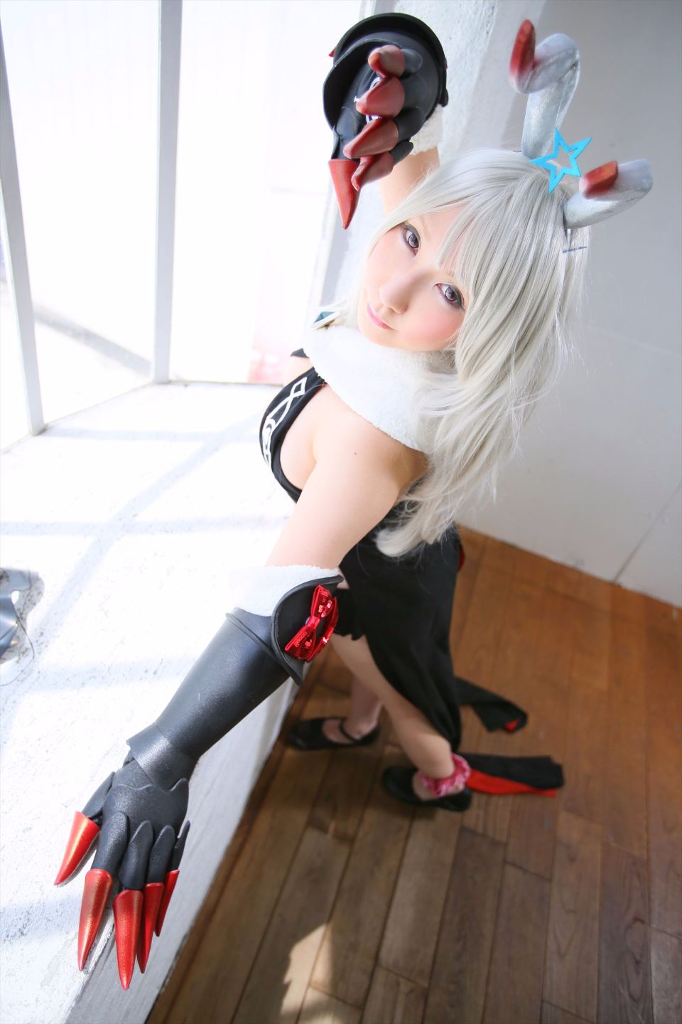 Cô gái trẻ chinh phục ""