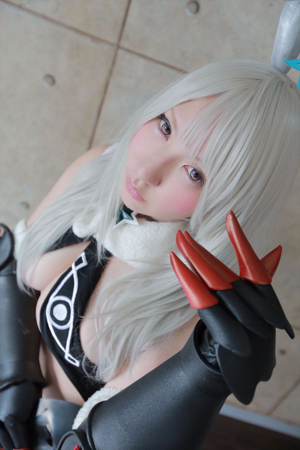 Cô gái trẻ chinh phục ""