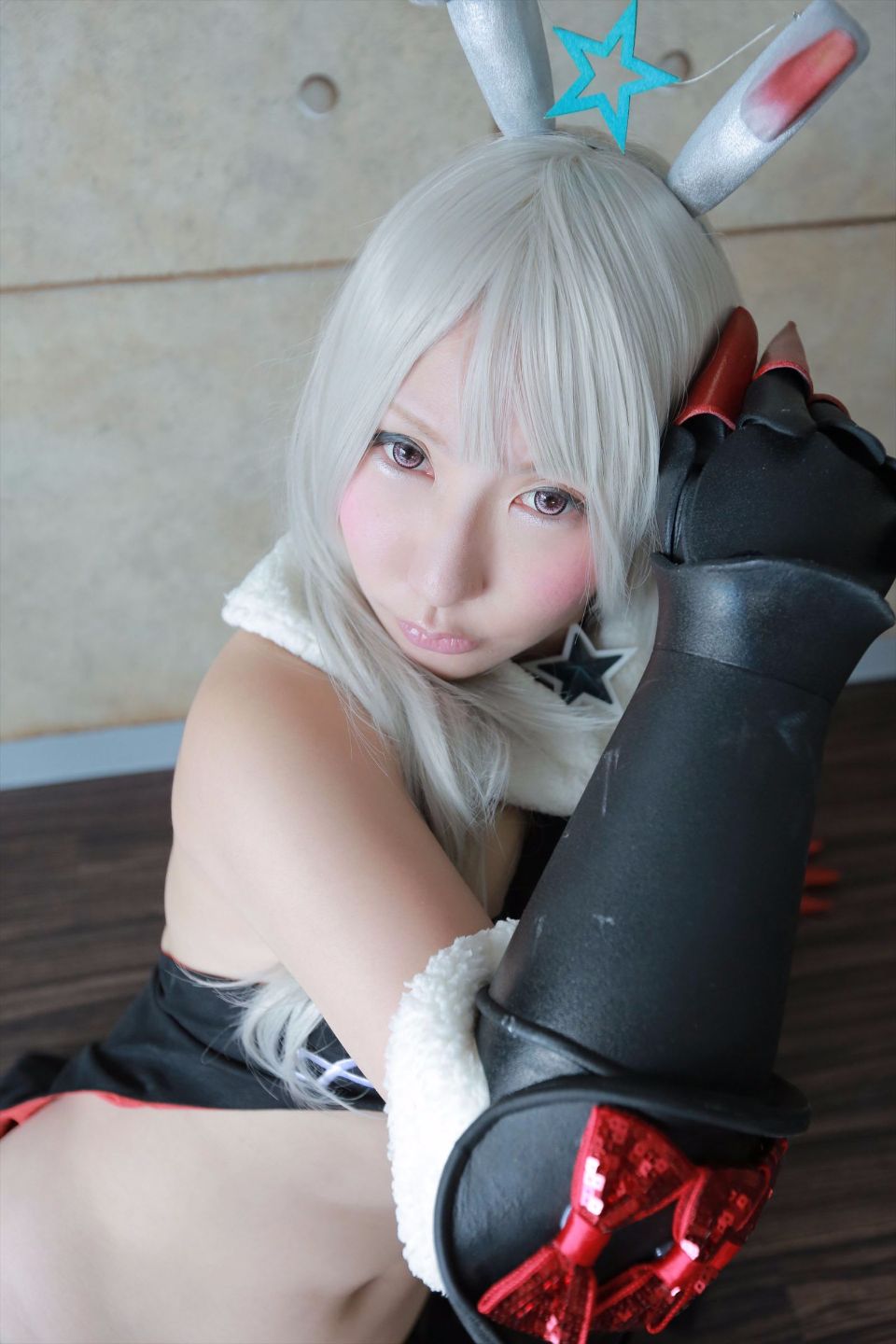 Cô gái trẻ chinh phục ""