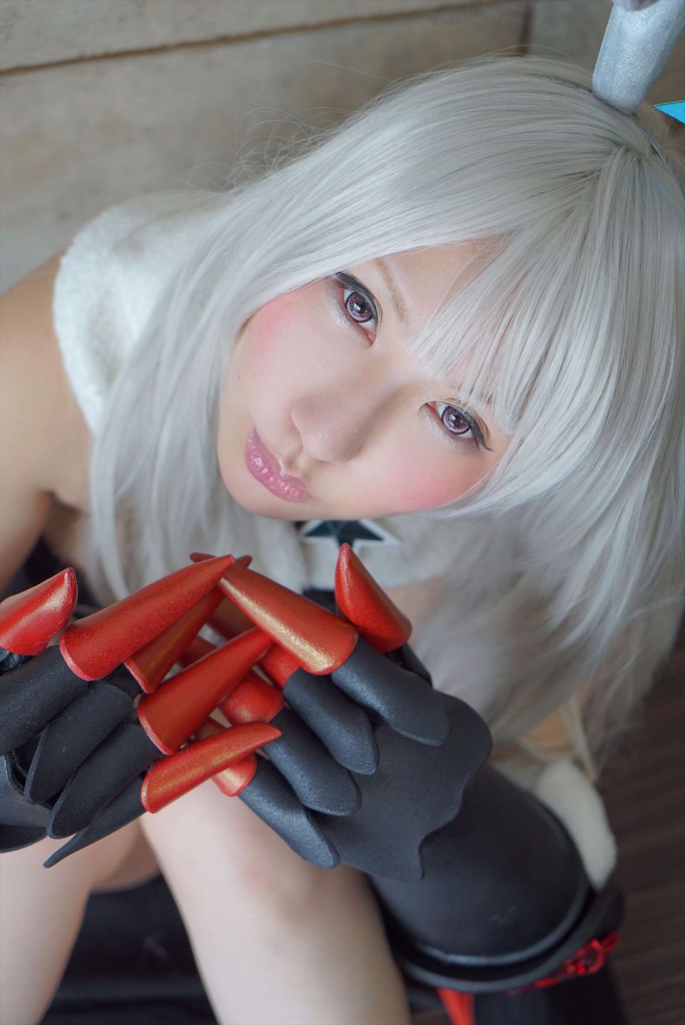 Cô gái trẻ chinh phục ""