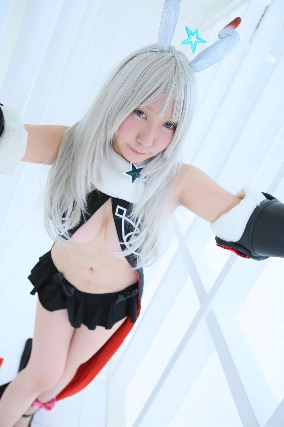 Cô gái trẻ chinh phục ""