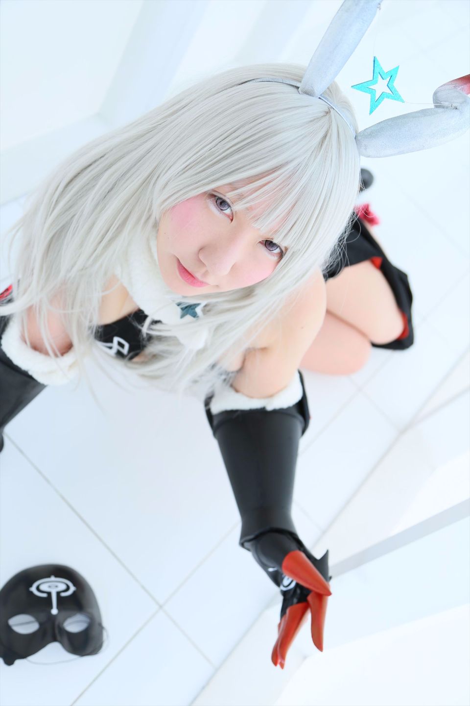 Cô gái trẻ chinh phục ""