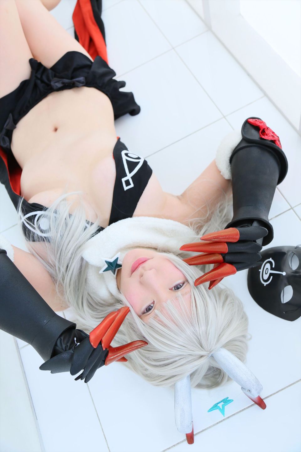 Cô gái trẻ chinh phục ""