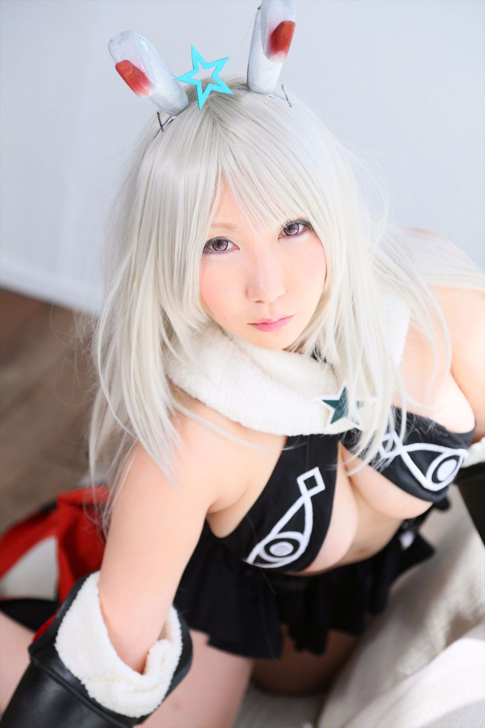 Cô gái trẻ chinh phục ""