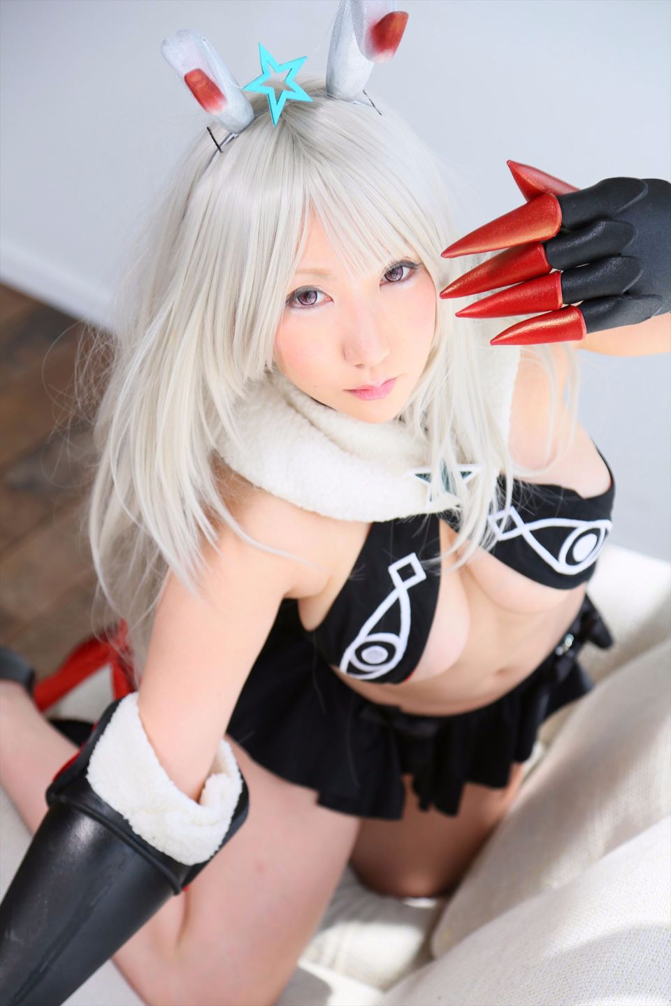 Cô gái trẻ chinh phục ""