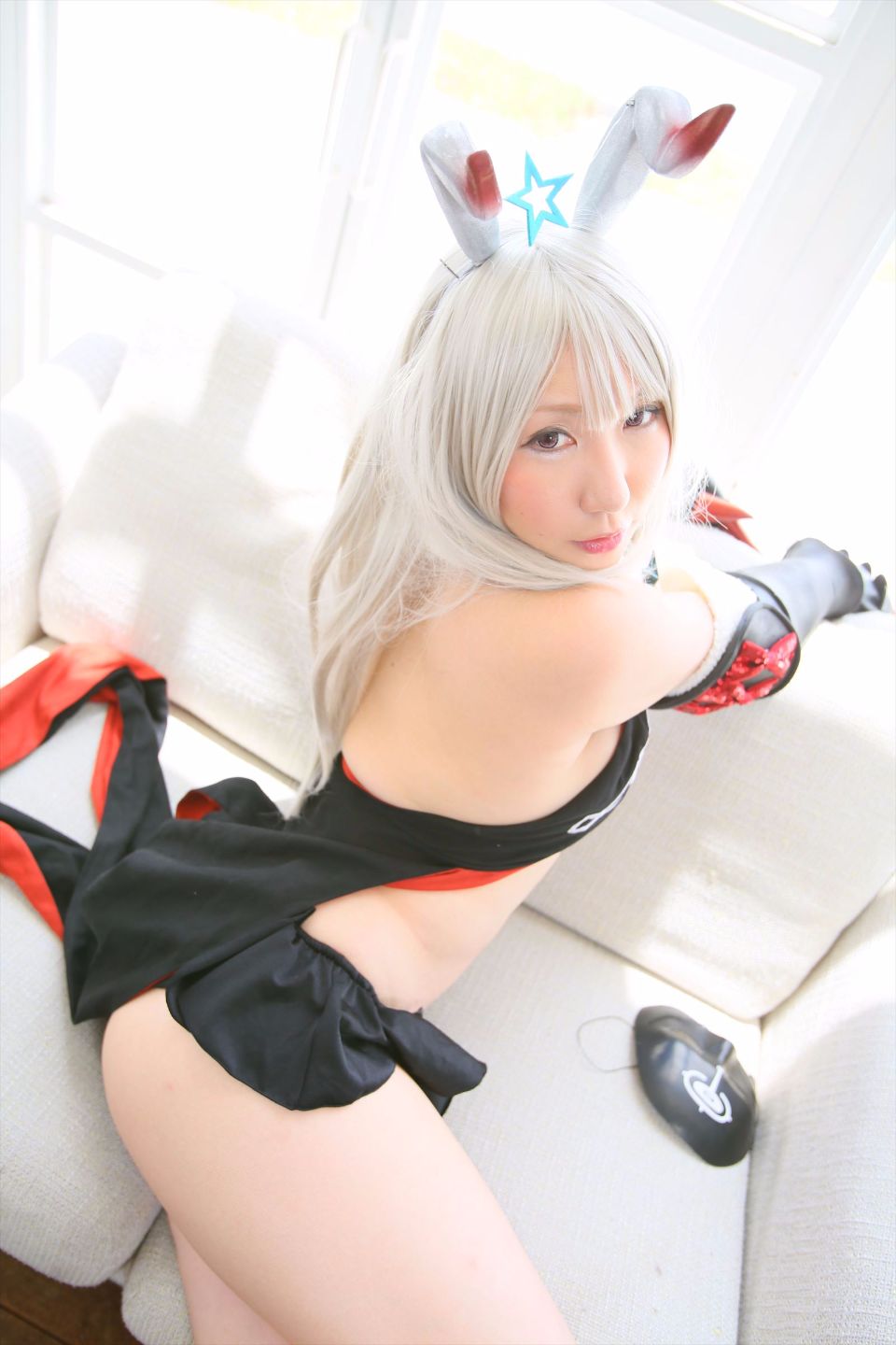 Cô gái trẻ chinh phục ""