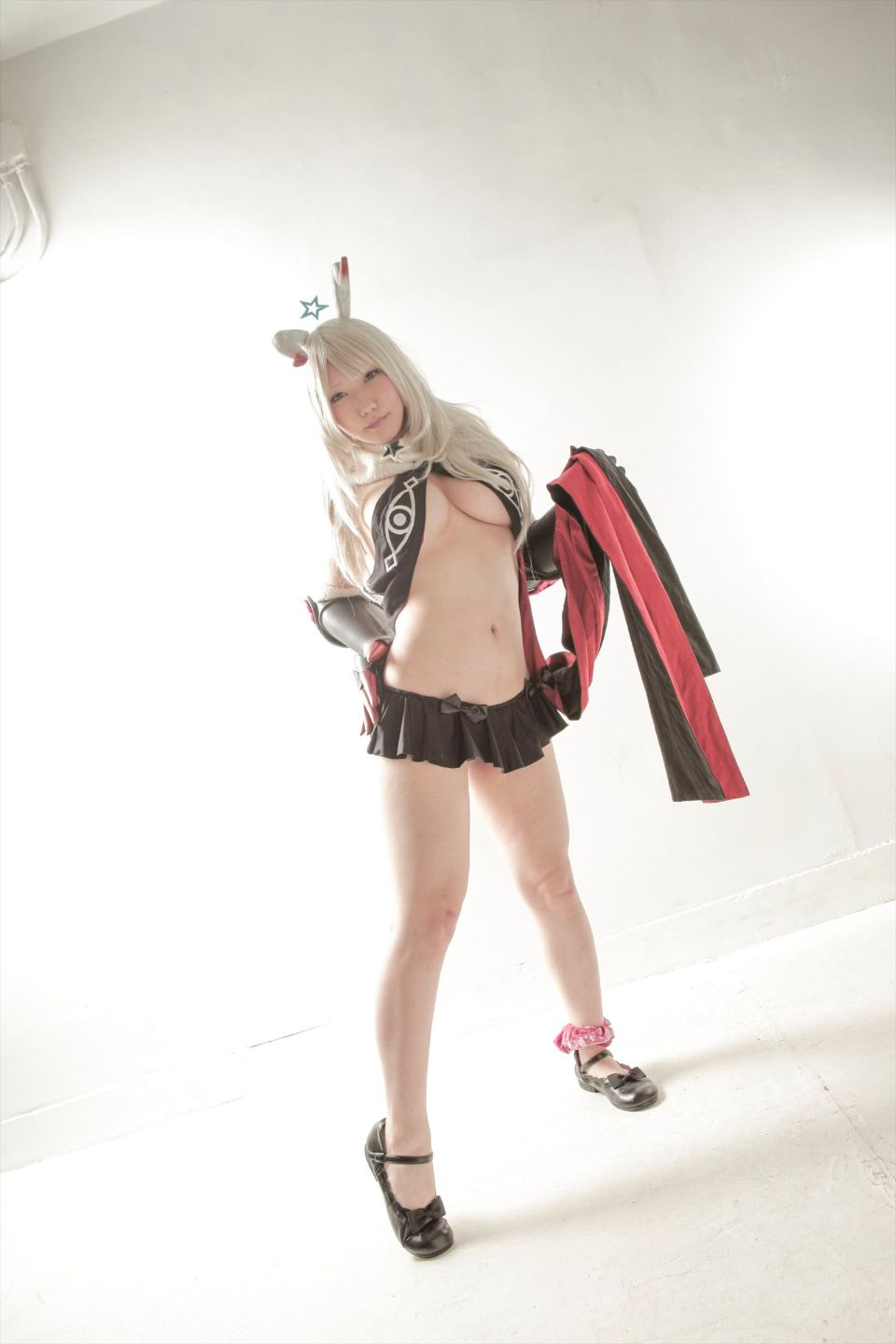 Cô gái trẻ chinh phục ""