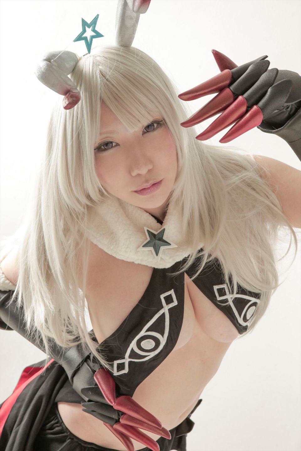 Cô gái trẻ chinh phục ""