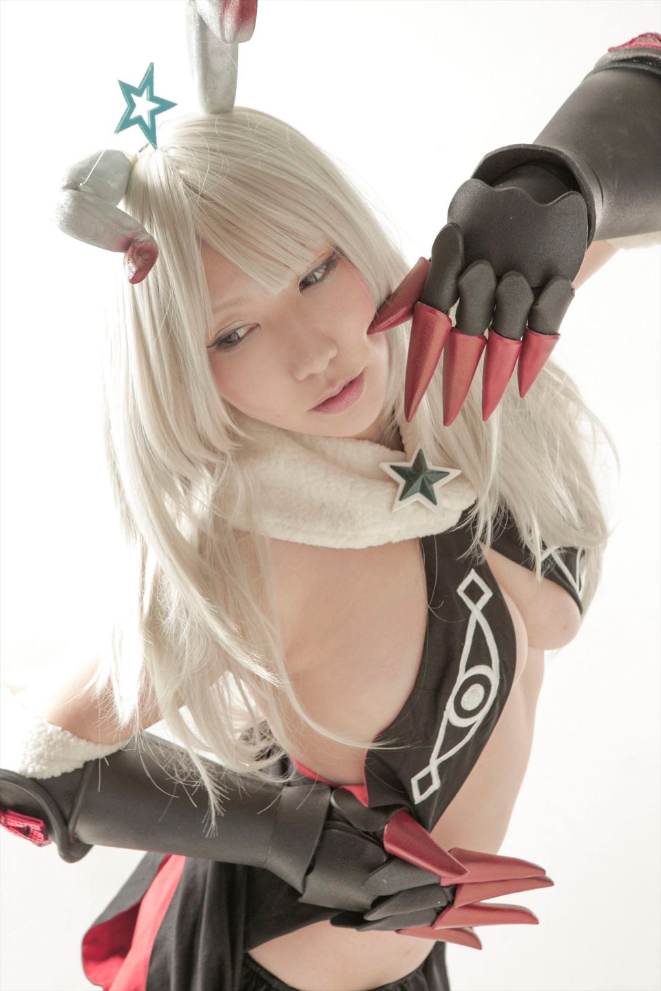 Cô gái trẻ chinh phục ""