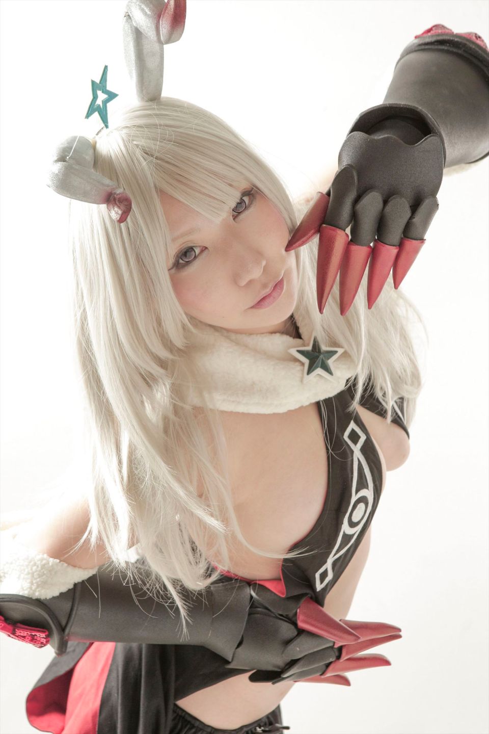 Cô gái trẻ chinh phục ""