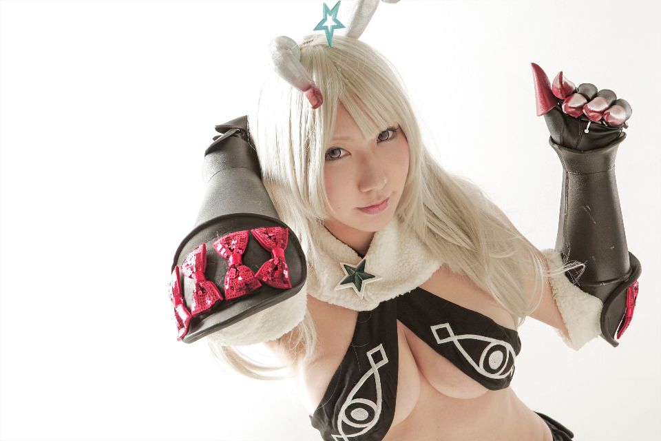 Cô gái trẻ chinh phục ""