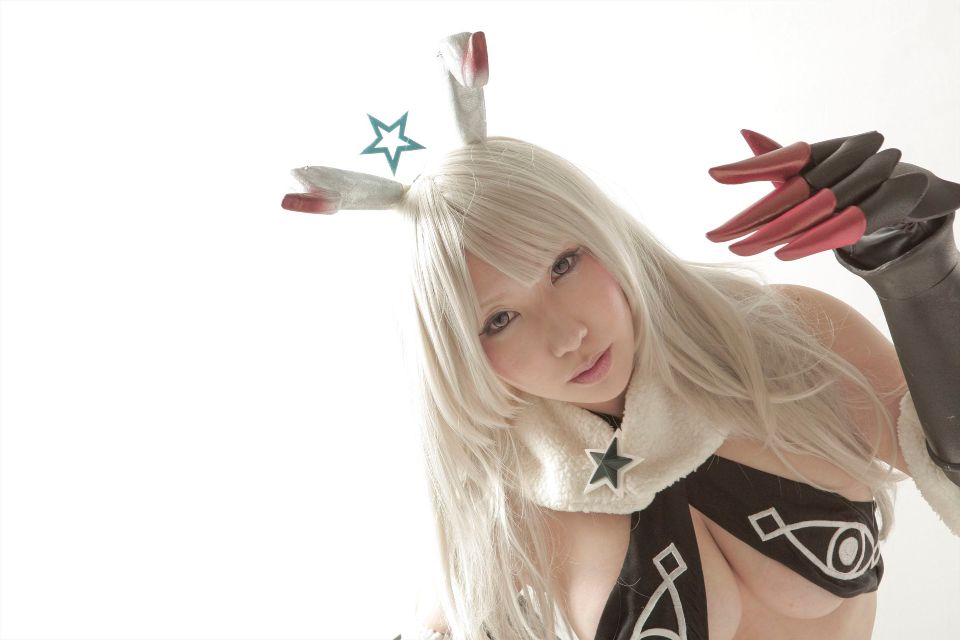 Cô gái trẻ chinh phục ""