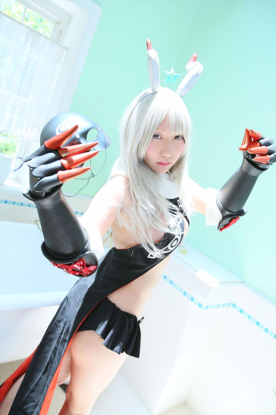 Cô gái trẻ chinh phục ""