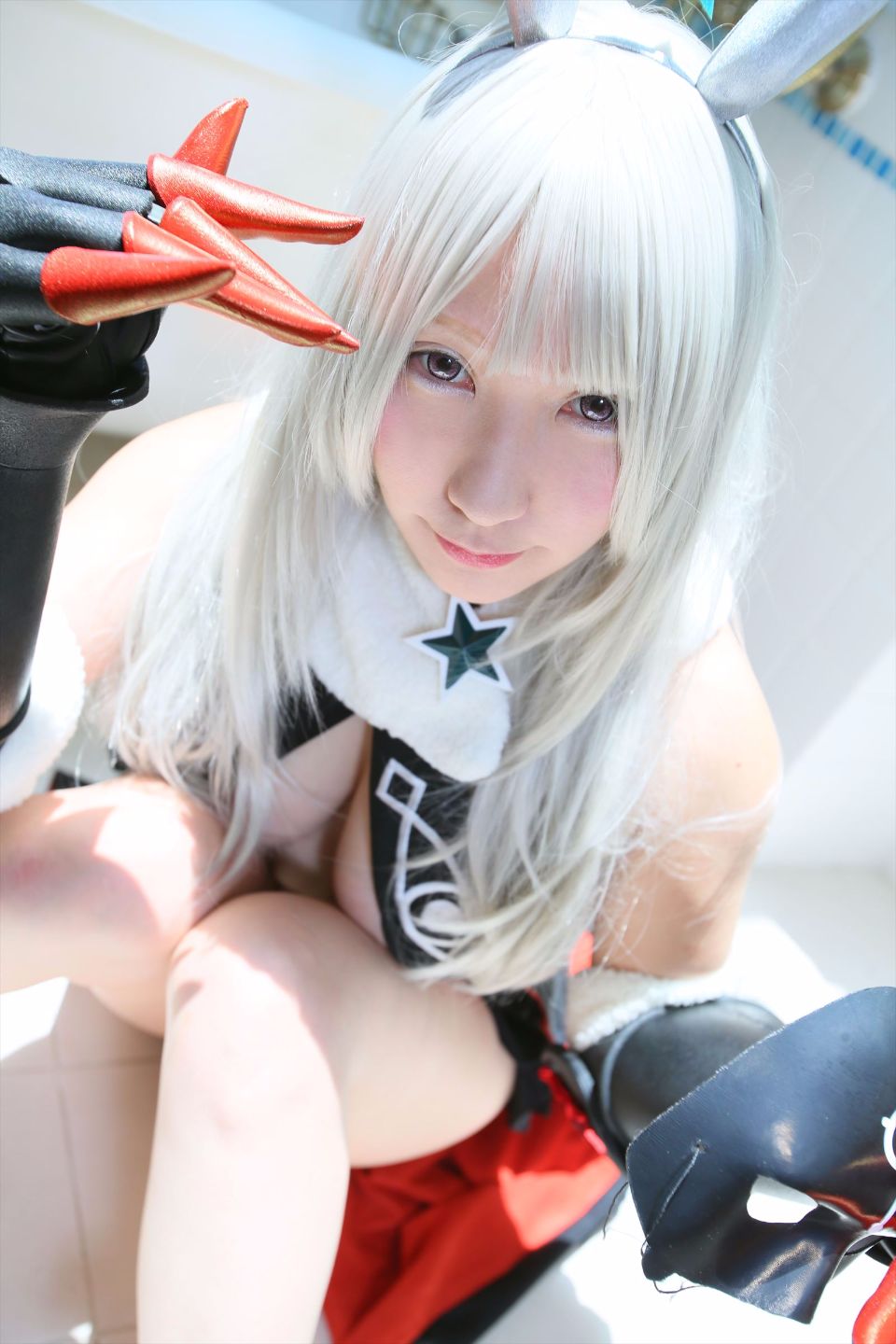 Cô gái trẻ chinh phục ""