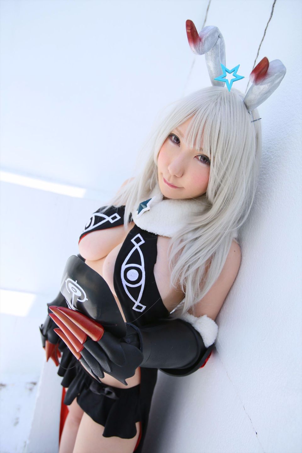 Cô gái trẻ chinh phục ""