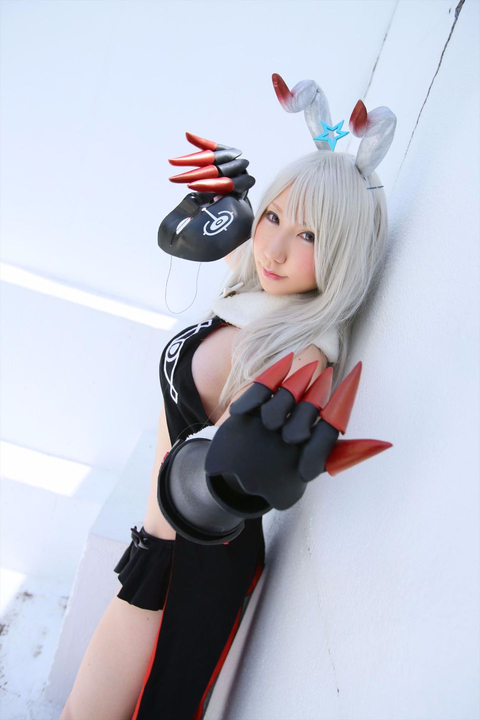 Cô gái trẻ chinh phục ""