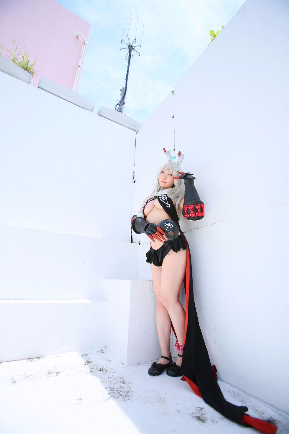 Cô gái trẻ chinh phục ""