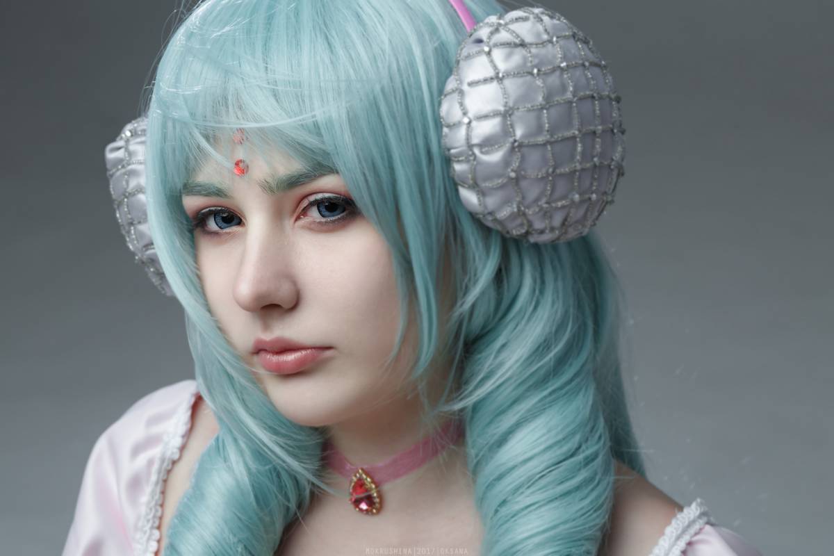 "Sáo ma thuật" Doniya Mustasim c o s p l a y