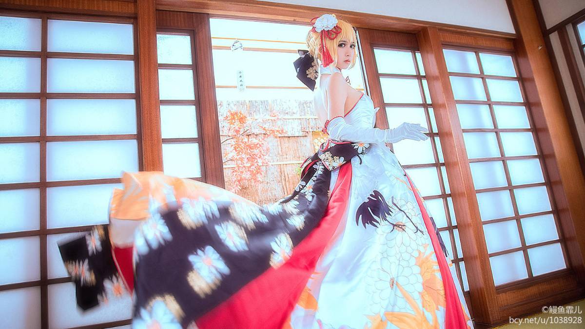 Số phận lớn hàng tháng tiền thưởng saber c o s p l a y