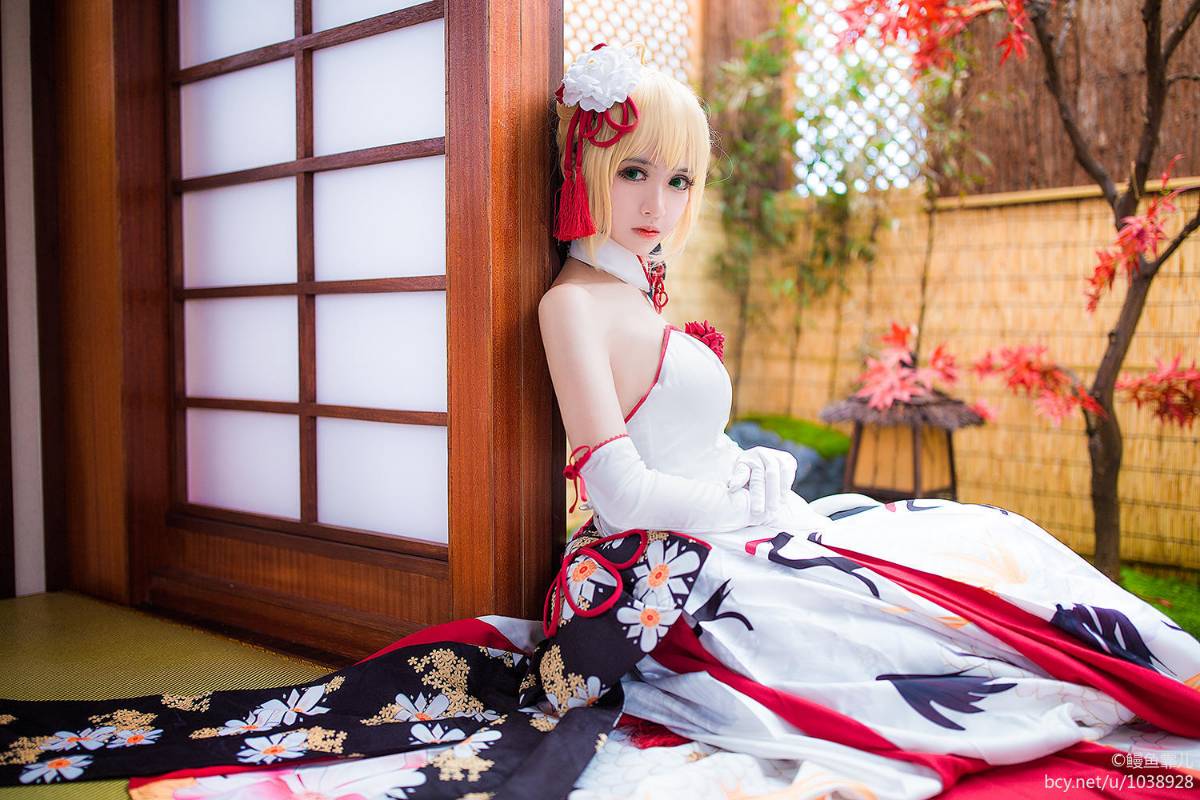 Số phận lớn hàng tháng tiền thưởng saber c o s p l a y