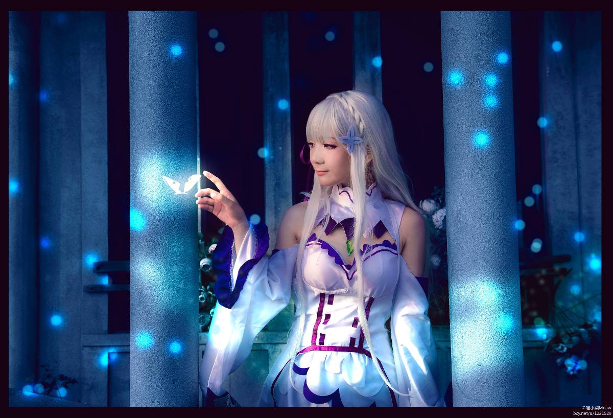 "Cuộc sống ở một thế giới khác từ đầu" Emilia c o s p l a y