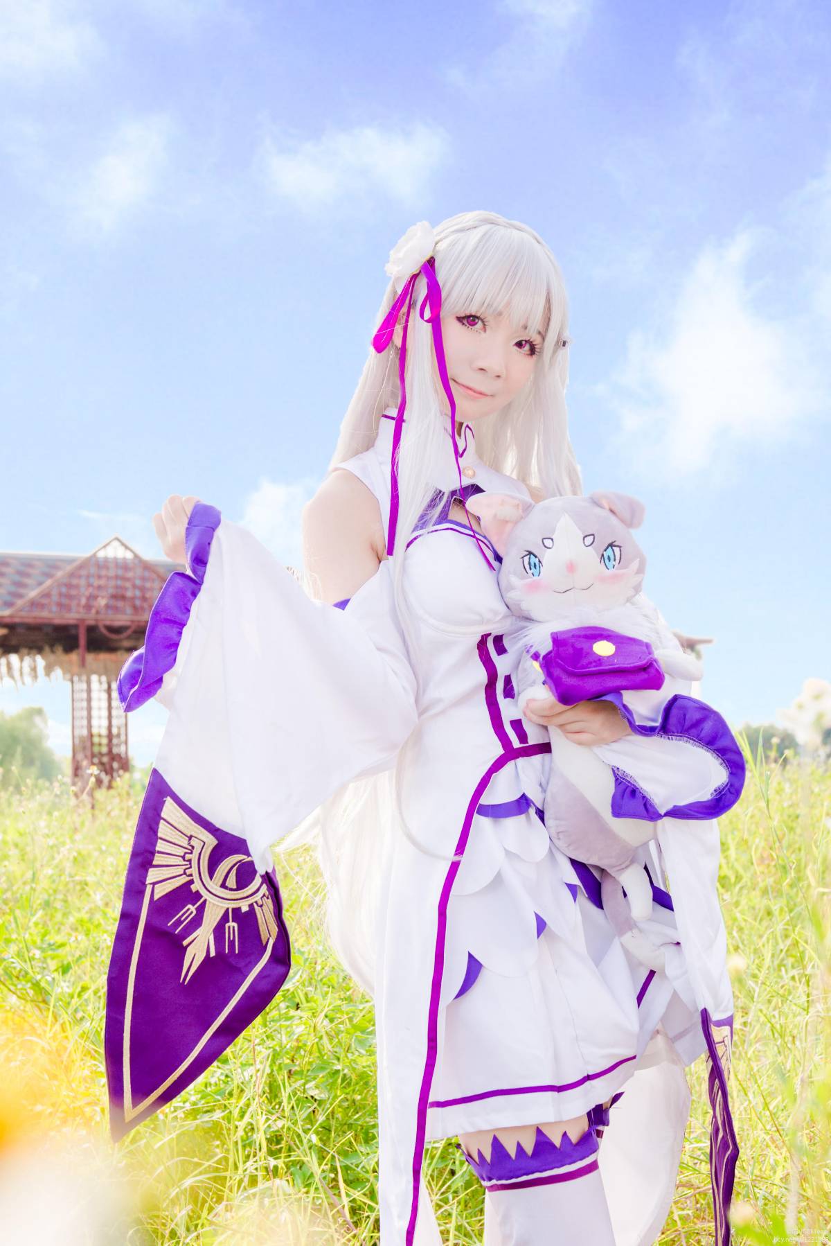 "Cuộc sống ở một thế giới khác từ đầu" Emilia c o s p l a y