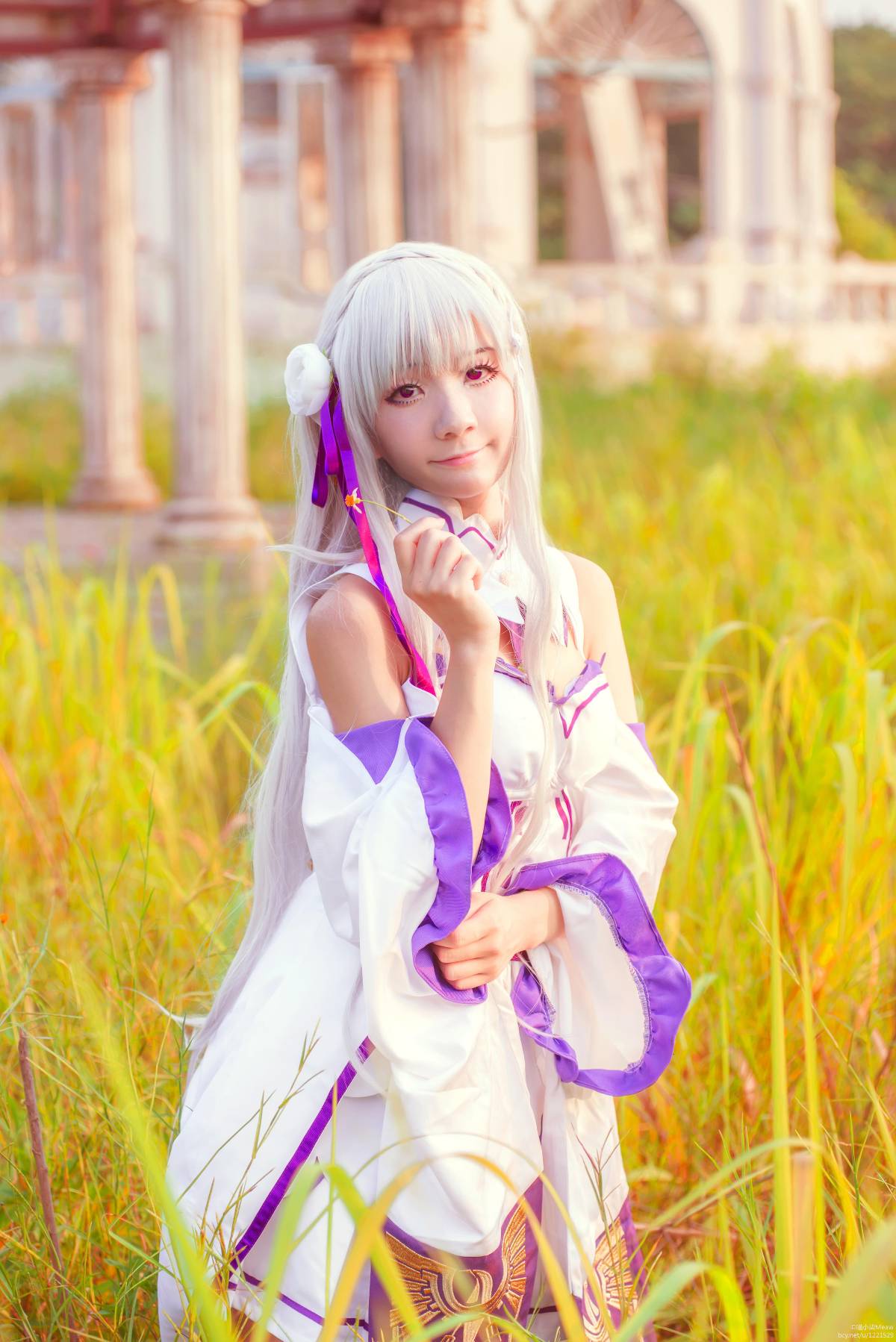 "Cuộc sống ở một thế giới khác từ đầu" Emilia c o s p l a y