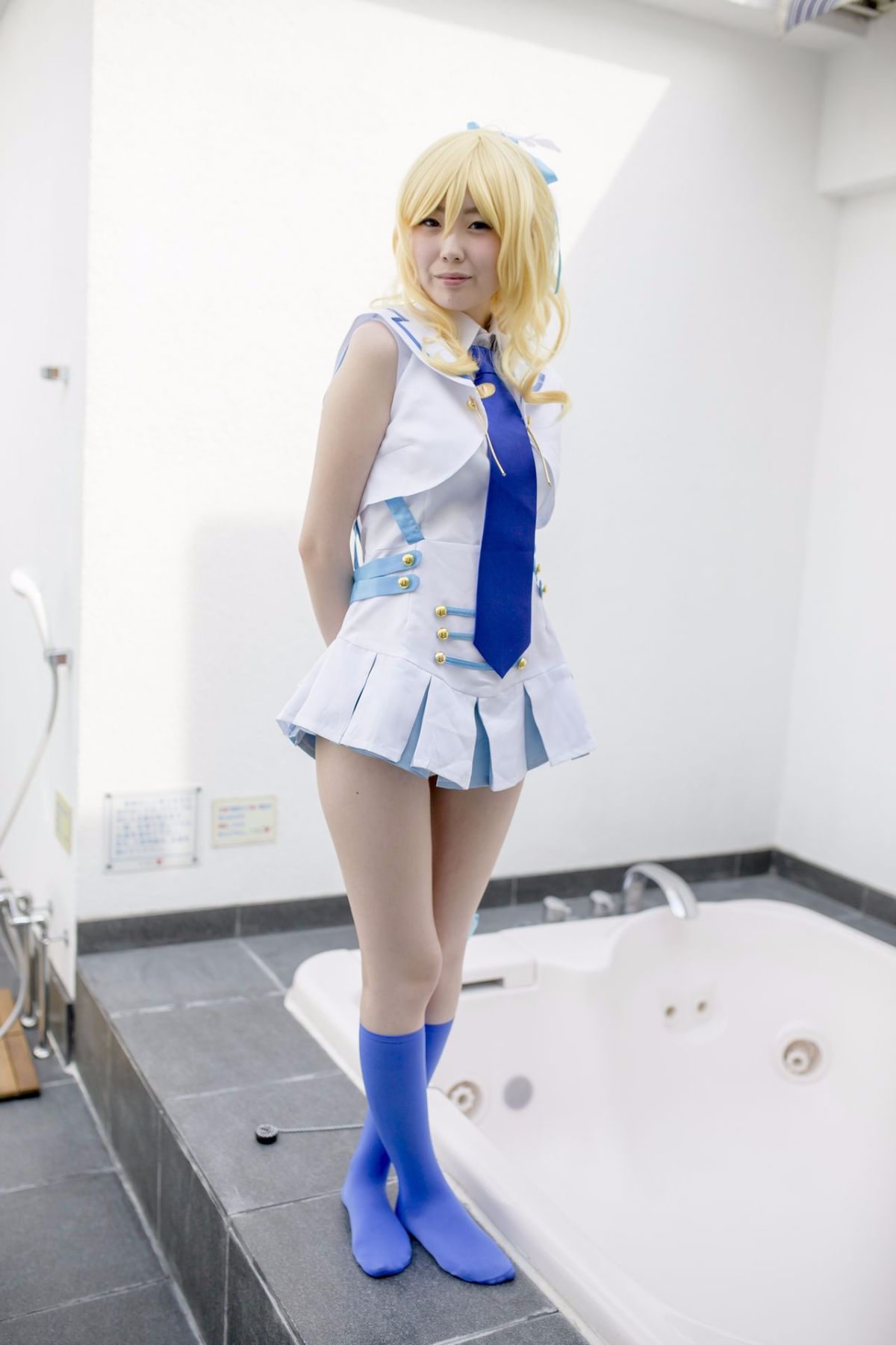 Quan hệ tình dục thô với một lớp thần tượng trường học trong một buổi chụp ảnh cá nhân!