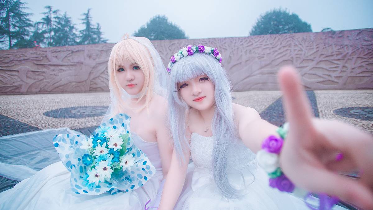 Sinh nhật "số phận ở lại" sinh nhật của nhóm đám cưới ba người C o s p l a y