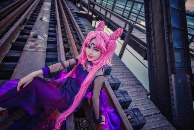 "Thủy thủ mặt trăng" chú thỏ nhỏ nhập thể như một chị gái hoàng gia c o s p l a y