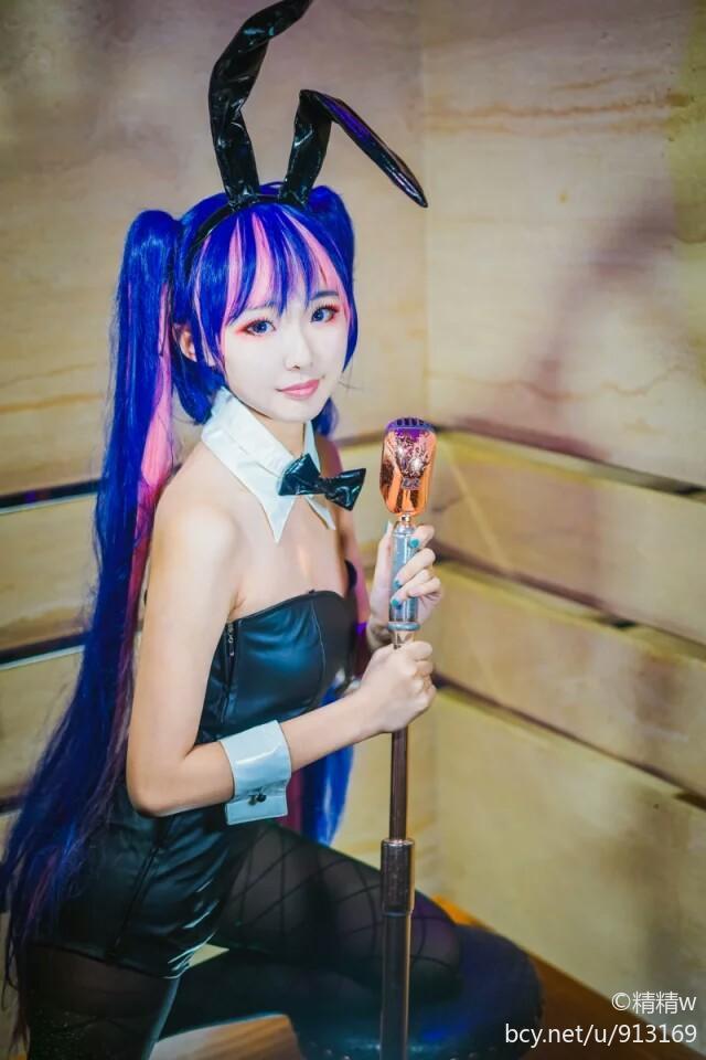 "Băng đảng đình chỉ" thiên thần chó cái ~ cô gái thỏ ~ c o s p l a y