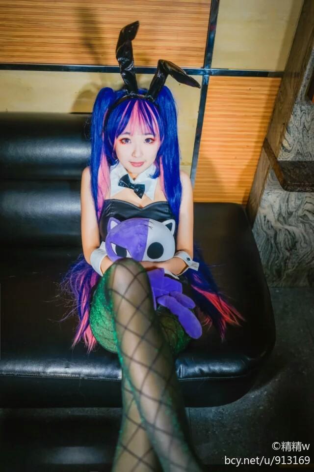 "Băng đảng đình chỉ" thiên thần chó cái ~ cô gái thỏ ~ c o s p l a y