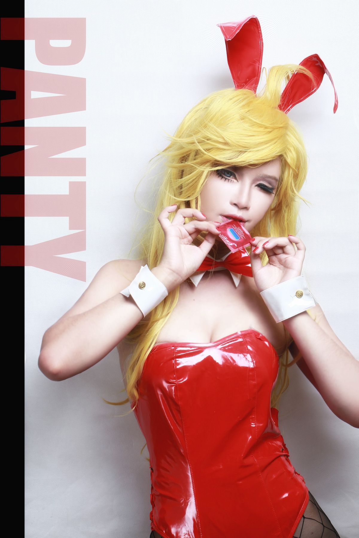 "Băng đảng đình chỉ" thiên thần chó cái ~ cô gái thỏ ~ c o s p l a y