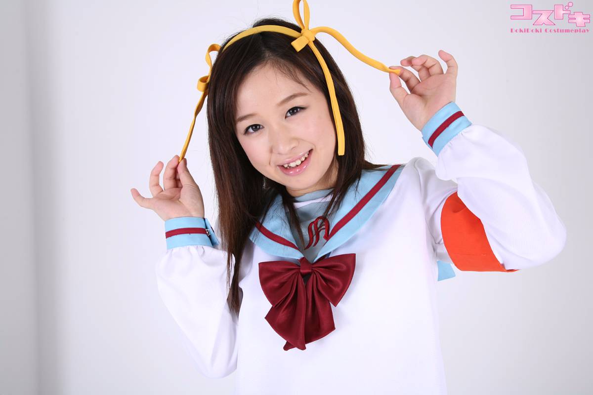 [Cosdoki] Sự u sầu của cosplay Haruhi Suzumiya của Riana Abe
