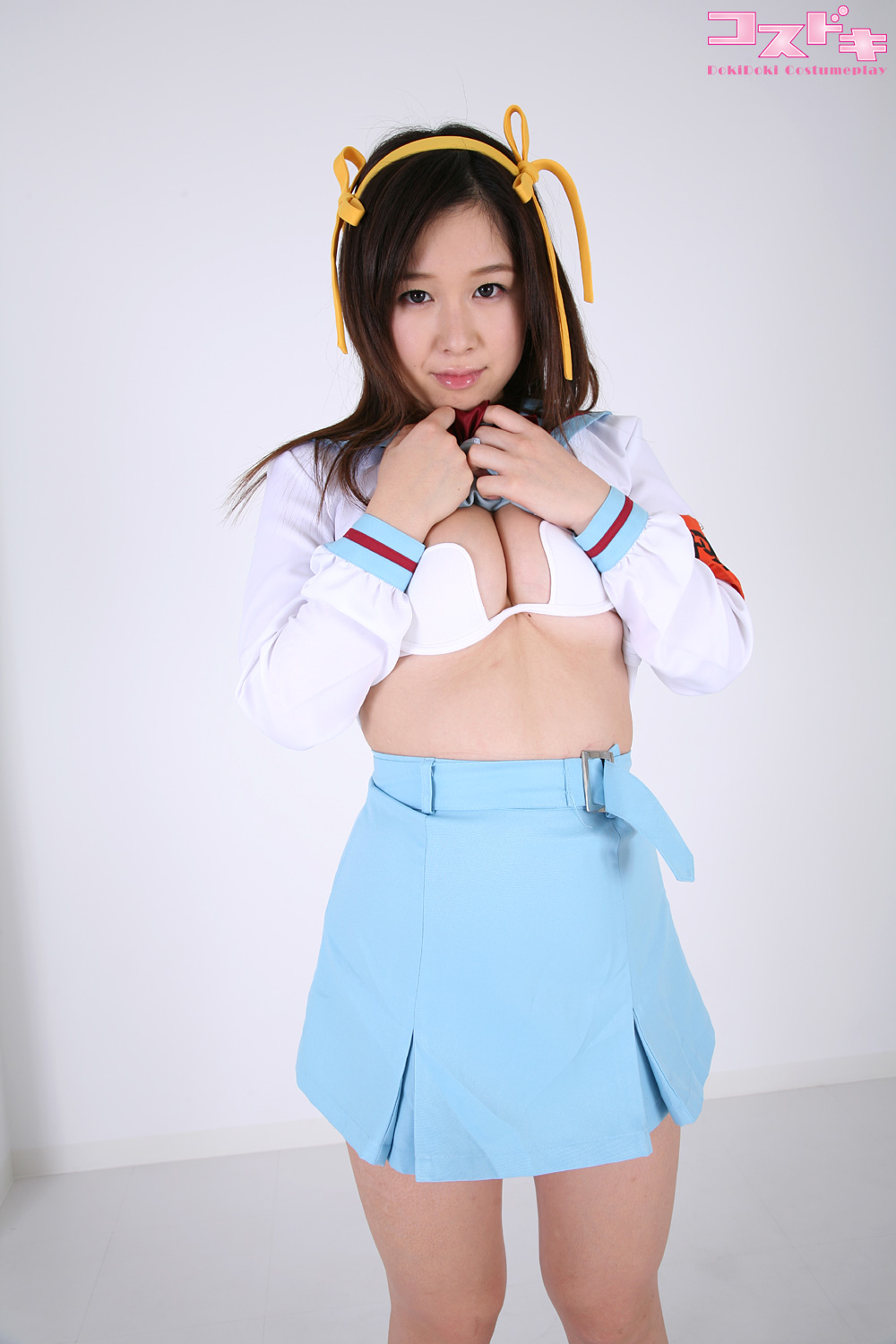[Cosdoki] Sự u sầu của cosplay Haruhi Suzumiya của Riana Abe