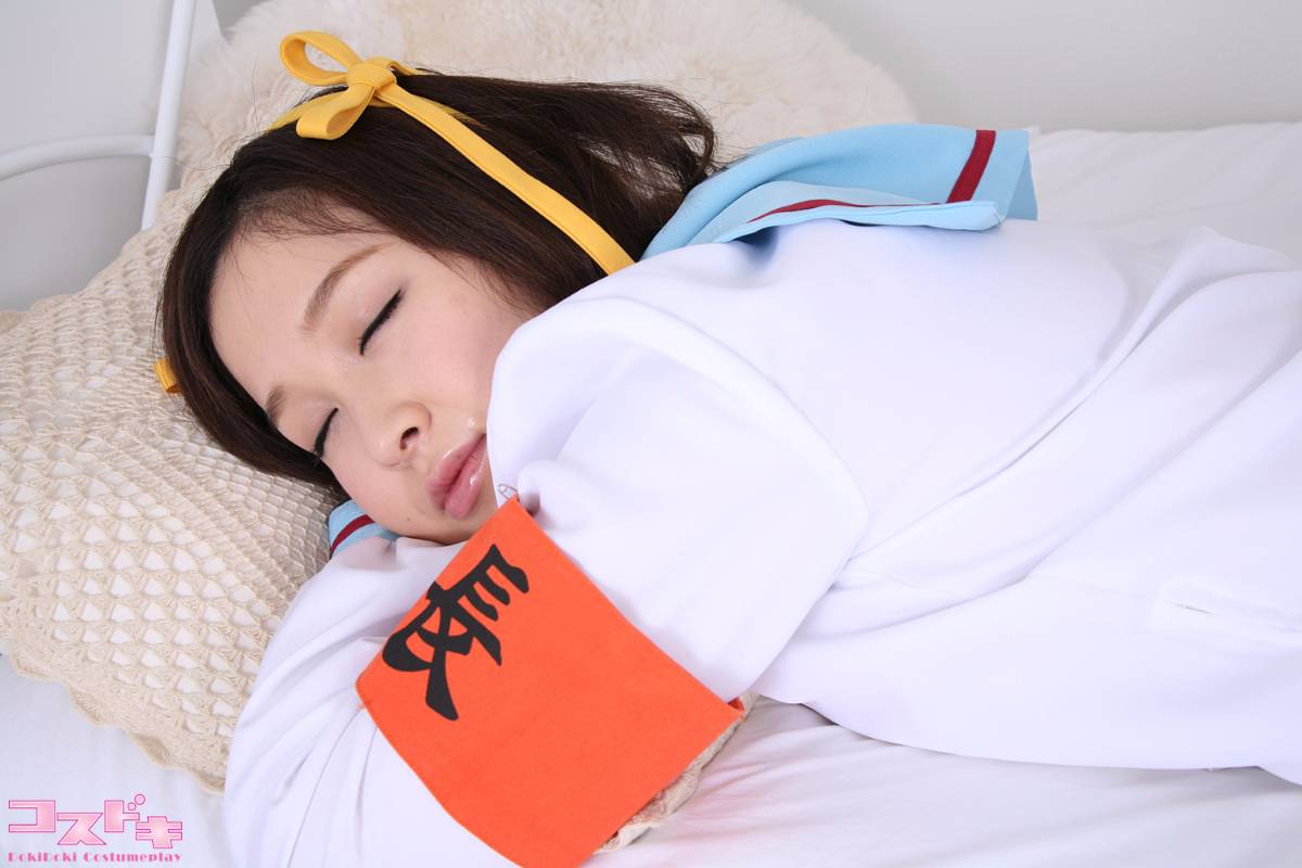 [Cosdoki] Sự u sầu của cosplay Haruhi Suzumiya của Riana Abe