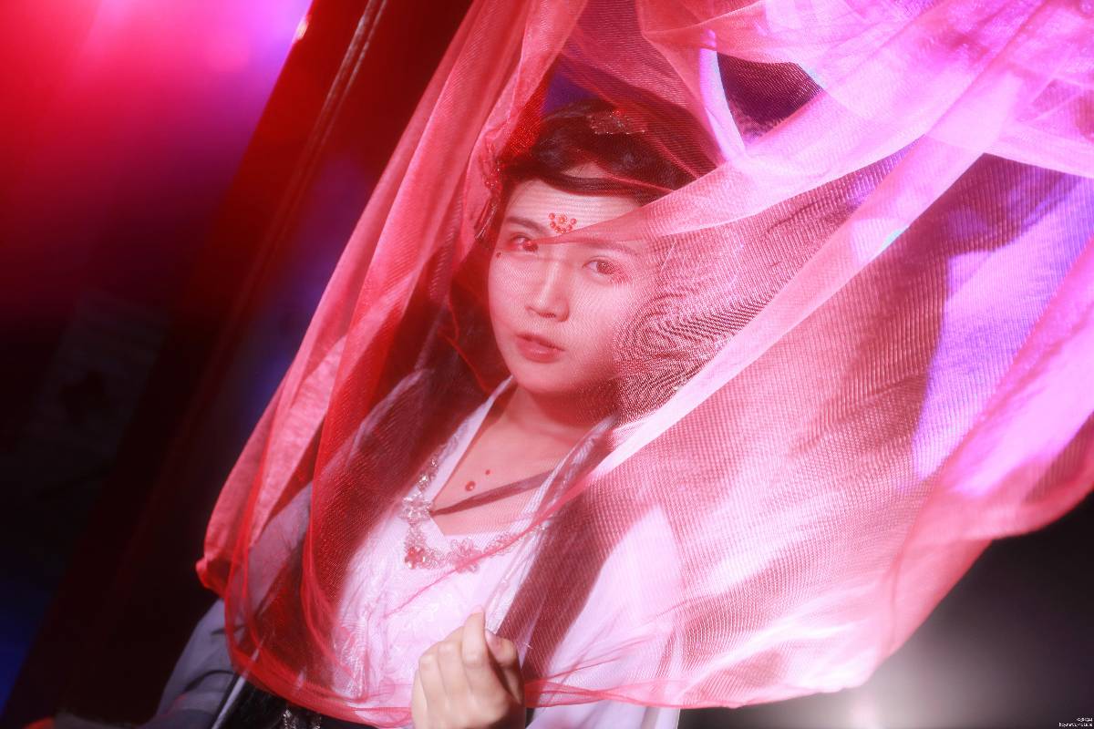 "Cốt truyện Crane" Tôi sẽ chỉ gặp bạn và C O S P L A Y