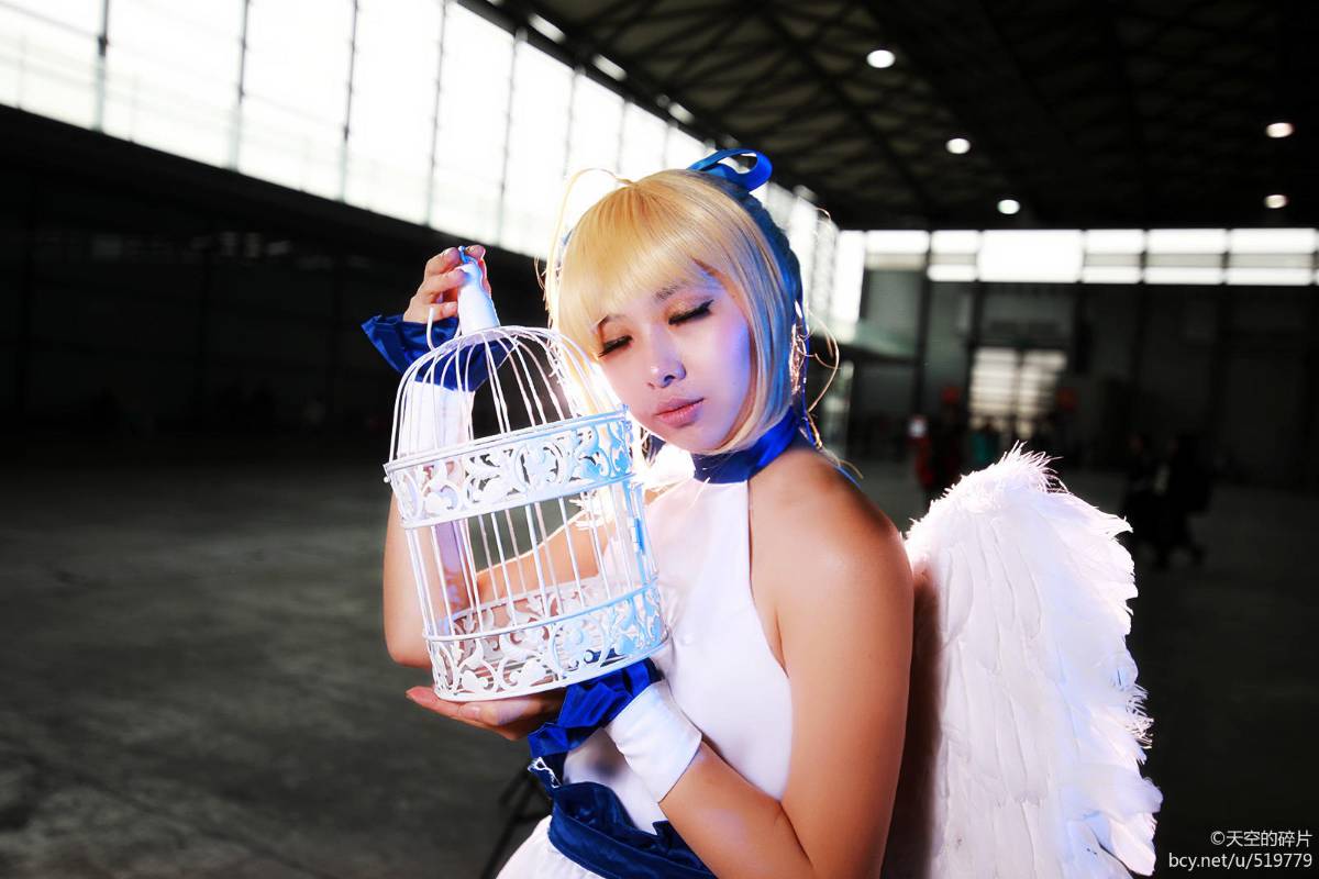 "Fate Grand Order" Saber Minh họa trang phục thiên thần c o s p l a y