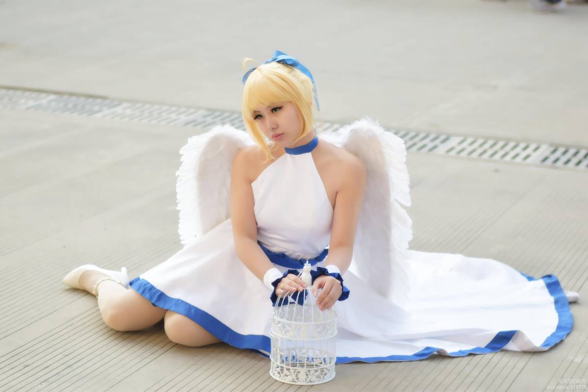 "Fate Grand Order" Saber Minh họa trang phục thiên thần c o s p l a y
