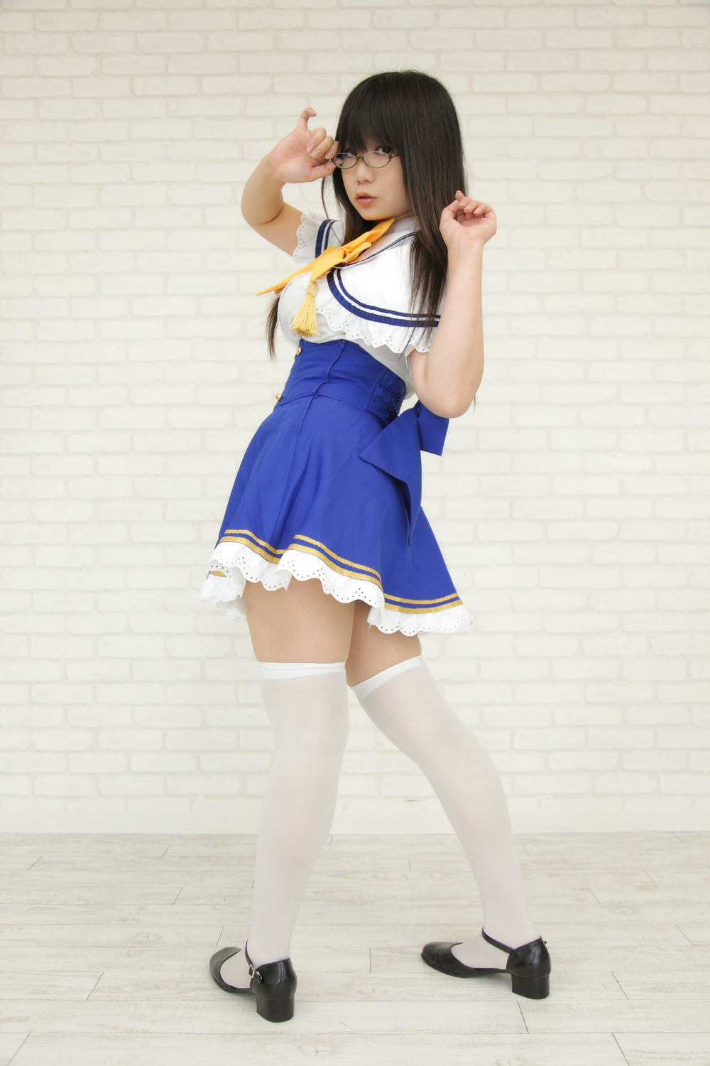 [Sô cô la thô] Các cô gái mặc đồng phục