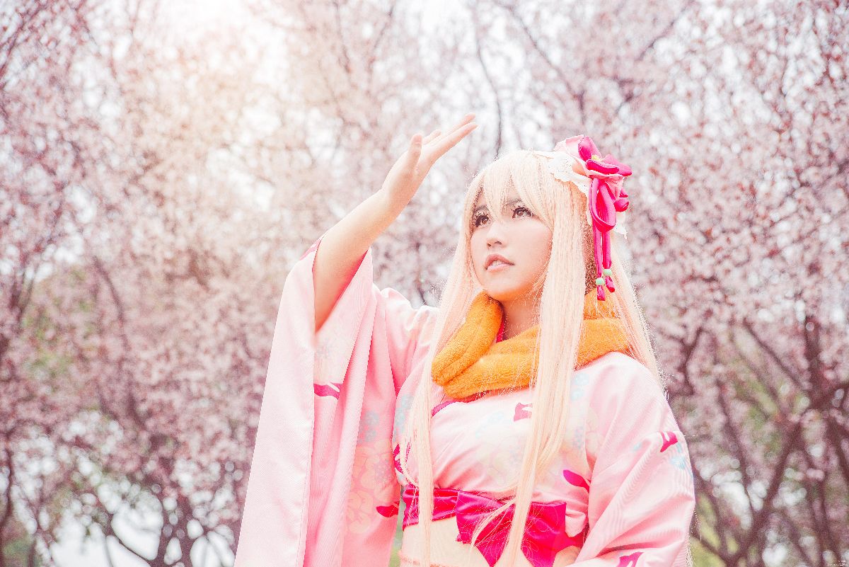 "Cô gái khô khan" chôn cất ít ôn hòa của tháng đầu tiên Kimono c o s p l a y