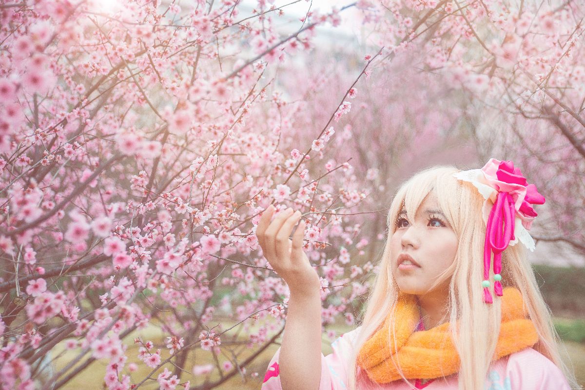 "Cô gái khô khan" chôn cất ít ôn hòa của tháng đầu tiên Kimono c o s p l a y